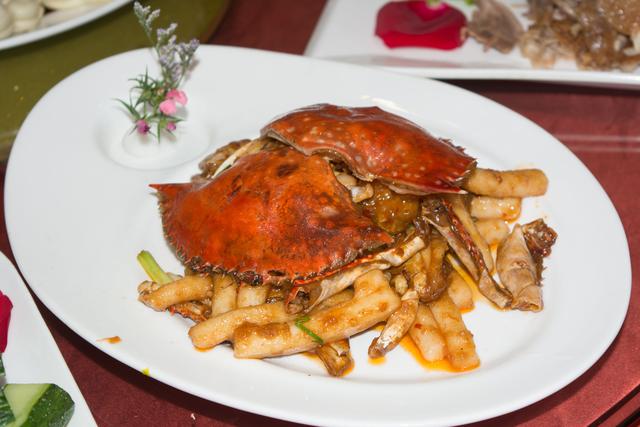 海鲜大排档是怎么做龙虾螃蟹的,一招教你做的美味诱人,方法简单