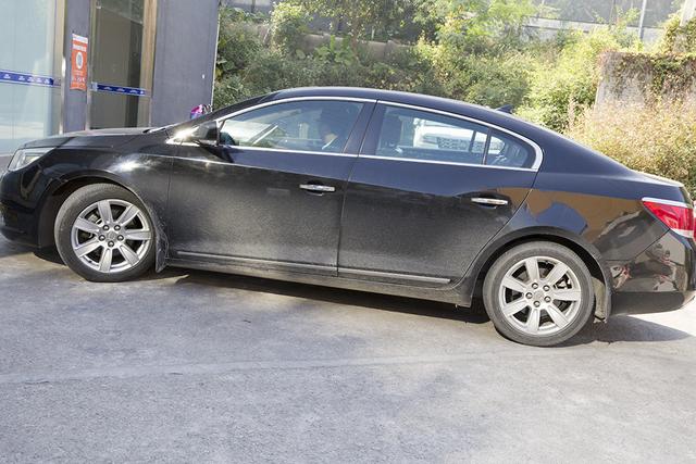 18再不改装就要老了?实拍别克君越轻改动力花1000直接超越保时捷