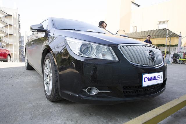 实拍别克君越轻改动力花1000直接超越保时捷