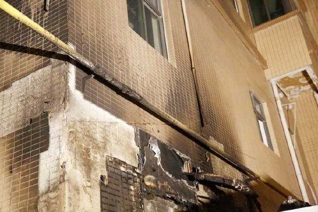 郑州万科誉售楼部后院起火惊动立体世界小区居民