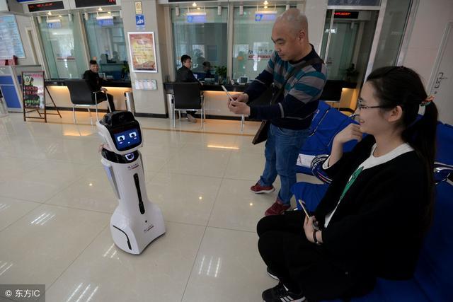 在银行办理业务必须本人到场——银行: 防范风险