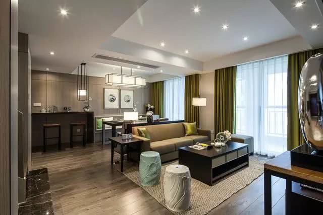 家里客厅和餐厅隔开了?看上去挤死了!别人家都这样装,好宽敞!