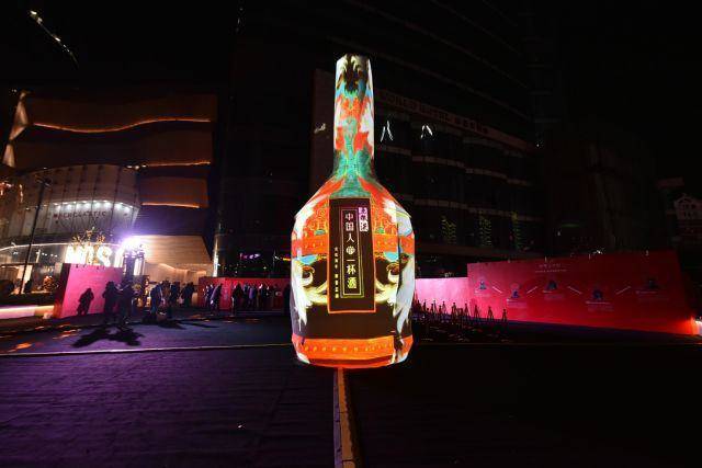 他们分别是来自英国的当代艺术家brendan forde,来自法国的涂鸦艺术领