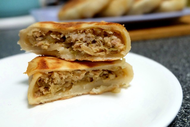 早餐怎么能少得了猪肉酸菜烫面馅饼,好吃不腻,咬一口满嘴肉香|馅饼|烫