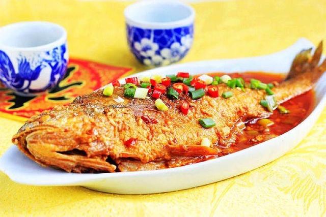 春节假期过完,许多人的qq签名也悄悄地变化了:新年要甩肉,美女们天天