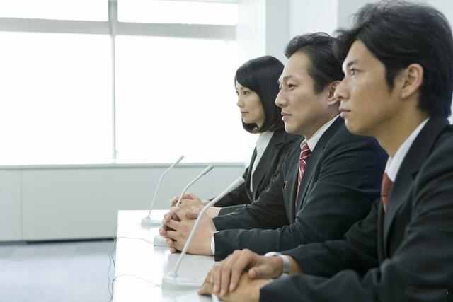 面试:面试官无德,当面把简历扔垃圾桶,10秒后我让他乖乖捡起!
