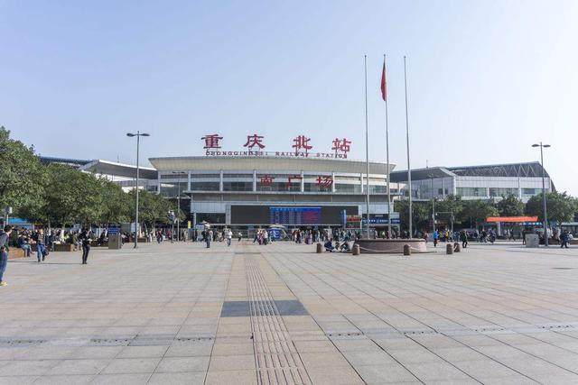 为什么重庆车站要分南广场和北广场?