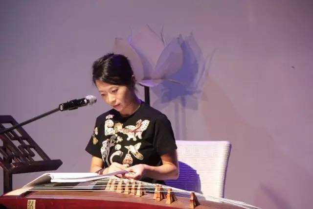 邱霁,四川成都人,古筝演奏家;筝演奏与教育专业硕士;中国音乐学院国乐