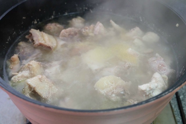 老家带来的干豆角被我炖了一大锅这个做法又香又好吃