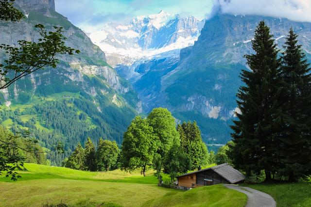 这条小路让你看尽瑞士田园雪山风光