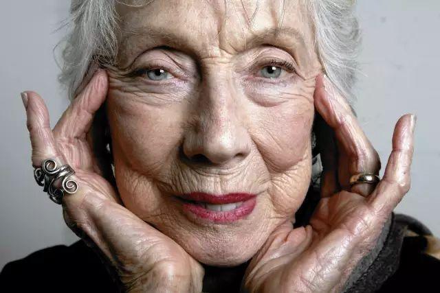 玛格丽特与自己的扮演者艾米·亚当斯胜诉后的玛格丽特,拿回了属于