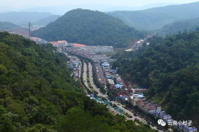 号界碑处,距离江城县城36公里,普洱市126公里,毗邻老挝风沙里省约乌县