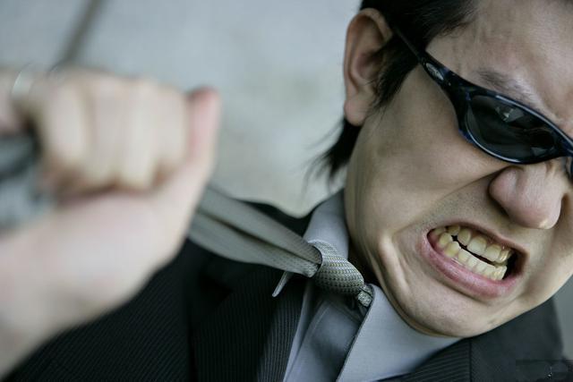 一脸愣逼地回道:没有啊.或者非常愤怒:这是造-谣,污蔑我!