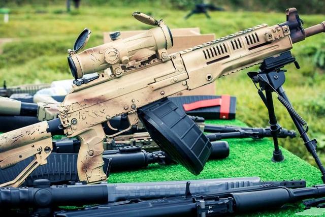 俄罗斯新一代机枪射速每分钟700发,备弹96发只能射不到8秒要延时