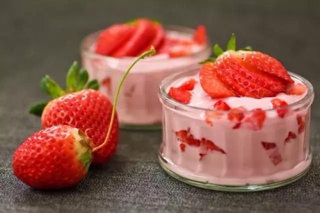 吃过各种草莓味的糖果和乳制品,真正吃草莓的次数却屈指可数.