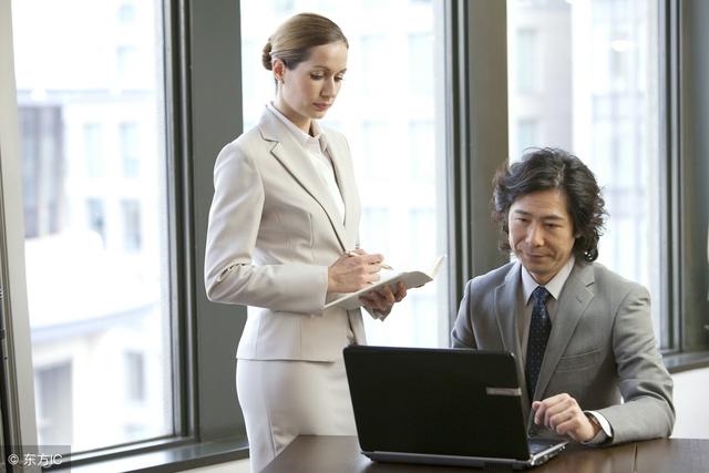 进了公司,最好先了解打听一下公司的过去,老板的人品和风格,做好心理