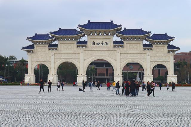 台北中正纪念堂自由广场, 中国宫殿建筑的文艺范儿