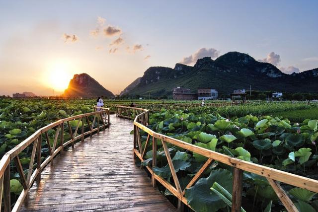除此之外,龙岩公园,相思潭风景区都是黎塘不错的旅游地.