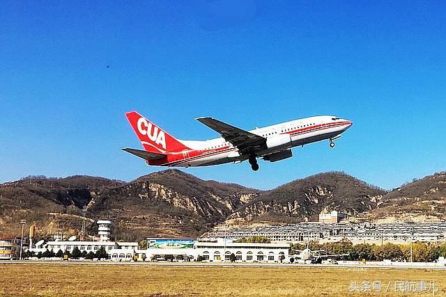 中部战区空军司令员庄可柱视察调研延安新机场