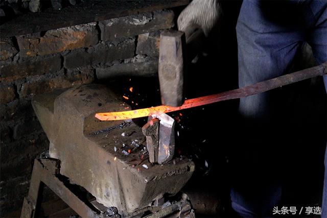 孤独的刀匠,45年的坚持只为传承最正宗的手工锻刀