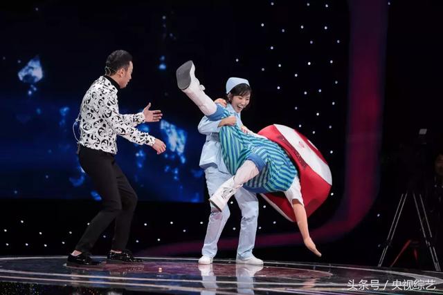 登登被她摔了个四脚朝天?|网红|开门大吉|李爱军_新浪新闻