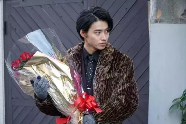 一集被吻死三次充满了金钱权利肉体交易竟然这么好看