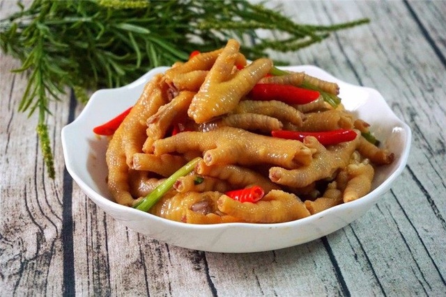 我喜欢拿它当零食,老公喜欢拿它下酒,泰式泡爪真的好美味!