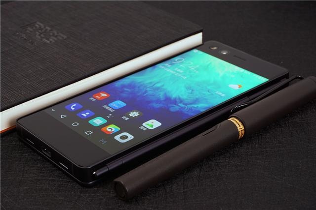 中兴axon m上手体验:折叠双屏手机,创新还是噱头?