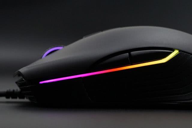 堪比人形外挂的韦神,吃鸡选择什么鼠标?!