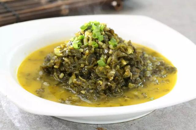 地皮菜又名地木耳,雷公菌,打雷下雨后农村的野外草地或者是石头边上