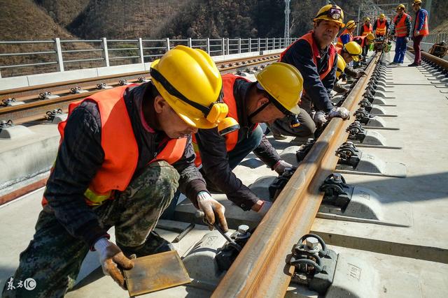 高铁正在修建的两条350时速高铁你们喜欢这些城市吗