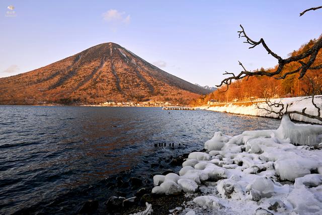 白雪覆盖的中禅寺湖,冬天里的童话世界,静谧清幽的人间仙境