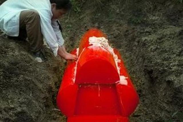 乞丐坟地里捡来一小孩从此飞黄腾达小孩却说出了他的死期