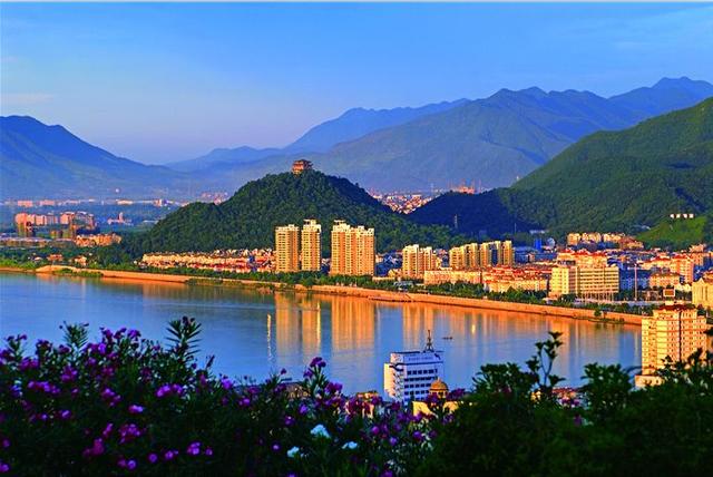 ②2017年富阳深入谋划"拥江发展"新战略江南新城应运而生江南新城位于