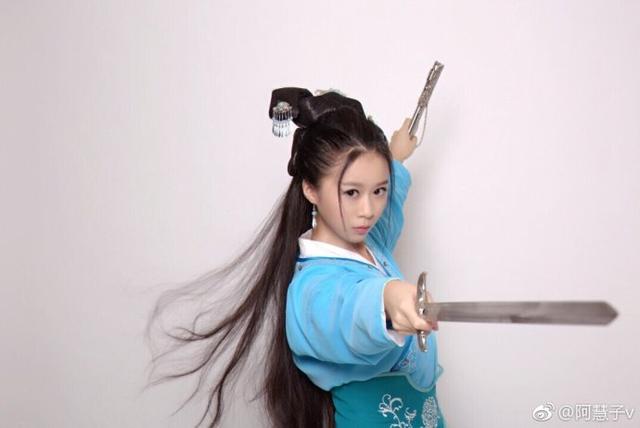 如今的董慧扮演起古装人物在不想以前那样一股娃娃气,现在的她也是