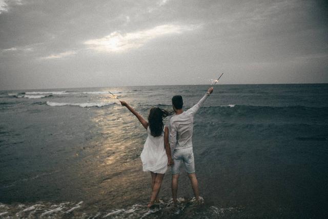 婚后的爱情年轻时我们刚好遇见余生幸好还是你一直陪伴