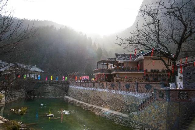 月坝一个旅游康养小镇,海拔1300多米,还是离月亮最近的地方!