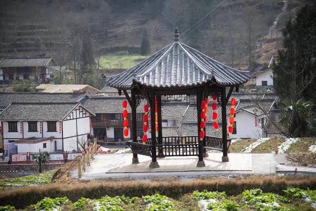 月坝一个旅游康养小镇,海拔1300多米,还是离月亮最近的地方!