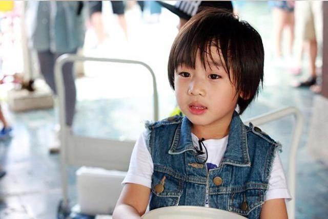 林志颖大儿子成长正面照, 这是kimi头发最短的一次!