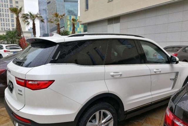 全国首台众泰t800到店, 7座第三排空间巨大, 2.0t缸内直喷发动机