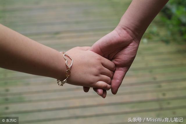 十周岁的儿子突然甩开了我的手我知道