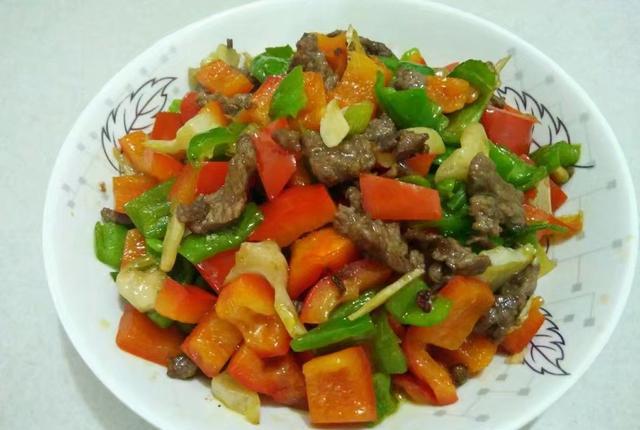 第三十二道 青椒甜椒炒牛肉第三十三道 泡椒牛肉第三十四道 凉拌豆芽