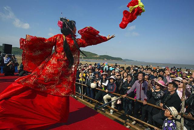 古代一种非常浪漫的风俗——"抛绣球"选夫婿!
