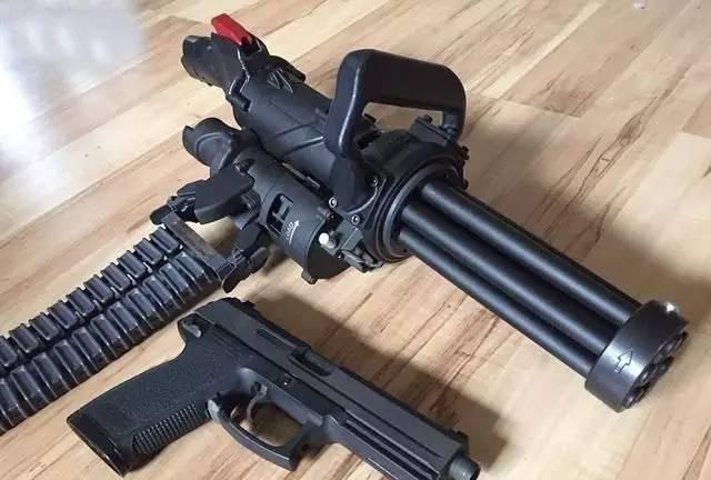 枪小脾气大美国超袖珍加特林照样能火力全开哒哒哒冒蓝火