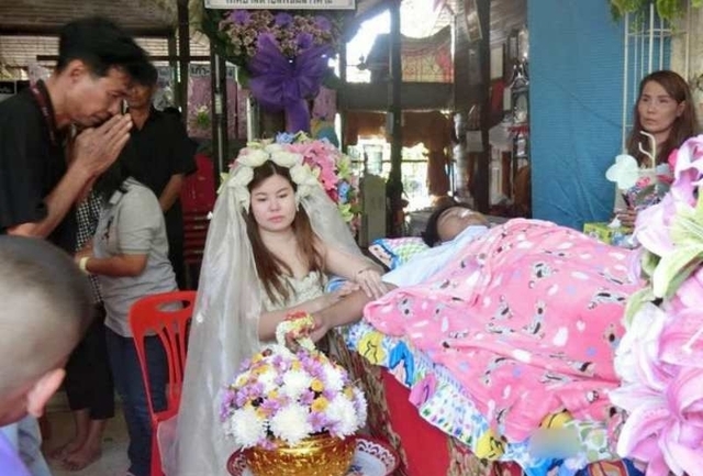 泰国的情侣,女孩做了一件催人泪下的大事,两人恋爱两年多后决定了结婚