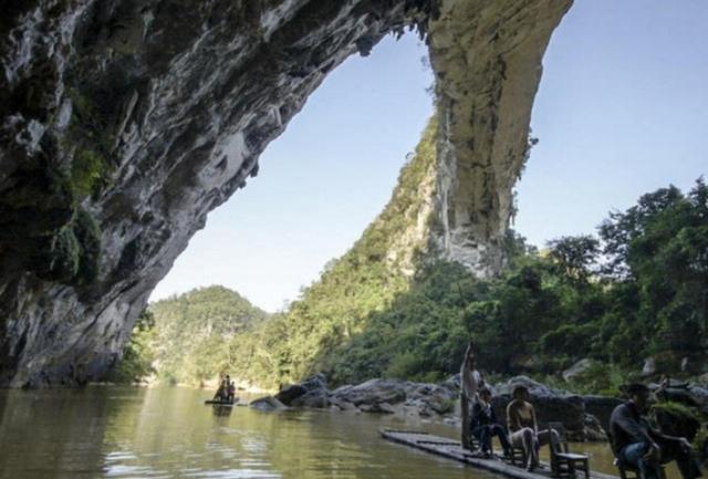 世界最大天生桥,由三座大山塌陷形成|天生桥|布柳河|仙人桥_新浪新闻