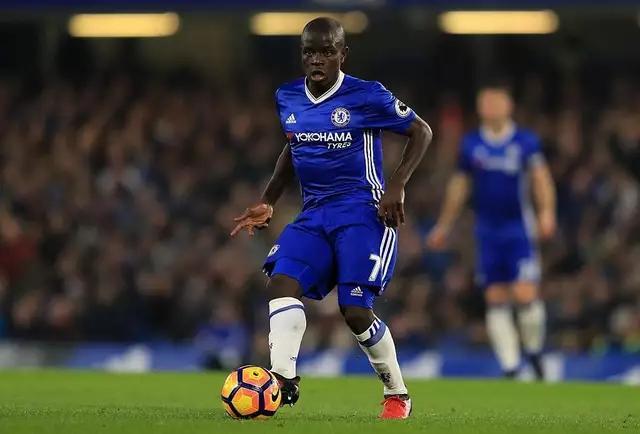 后腰是中场中的一个位置,不同于前腰,后腰负责