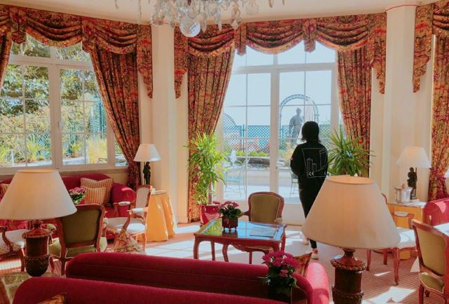 关晓彤没化妆的照片,看上去朝气蓬勃漂亮美丽