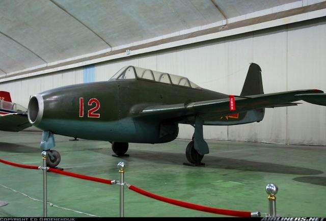 中国空军最早喷气式飞机是哪种?是米格机还是雅克机?