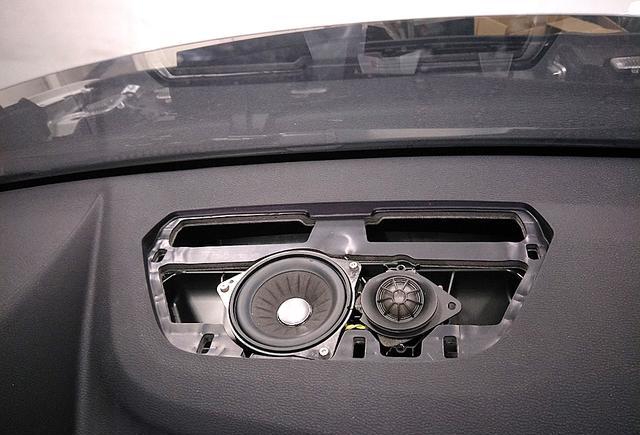 宝马x1新车上路,全车stp隔音施工,音响升级德国eton完美演绎